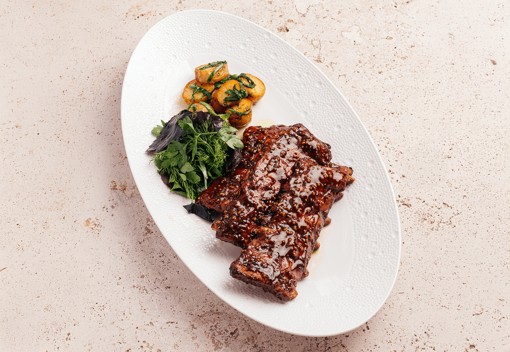 Pork ribs with fried potatoes